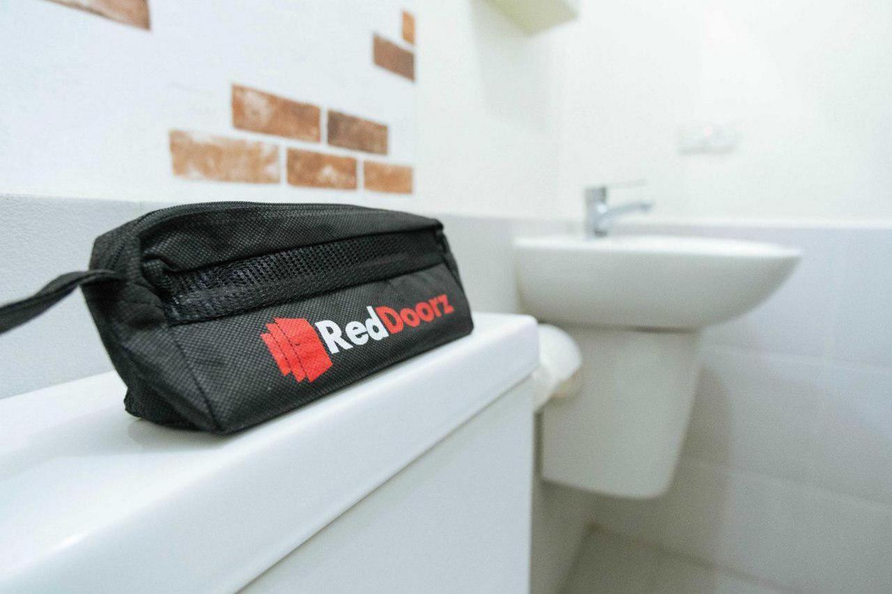 Reddoorz At Hotel Rumberpon سورونغ المظهر الخارجي الصورة