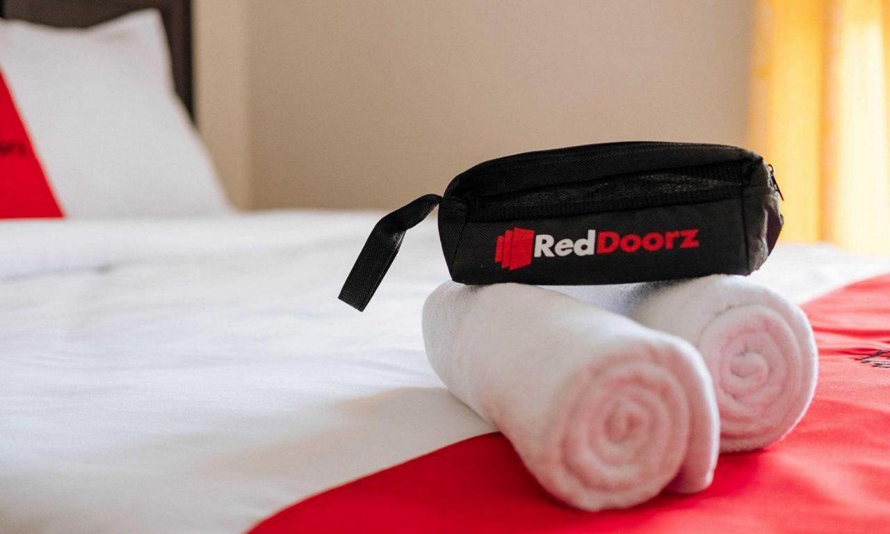 Reddoorz At Hotel Rumberpon سورونغ المظهر الخارجي الصورة